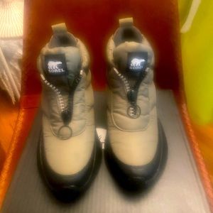 SOREL Puffer Boot‼️ LIKE NEW‼️ Current Season‼️ In Stores Now‼️